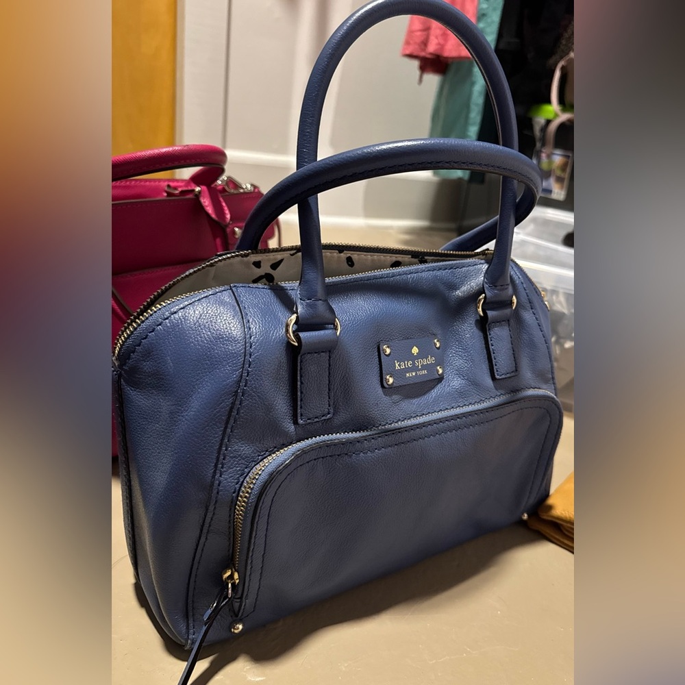 Kate Spade light blue handbag with lots of pockets in great condition!